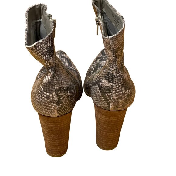 Carlos By Carlos Santana Lydia Snake Print Ankle Boots Sz 8.5 Soft tones - Picture 2 of 6